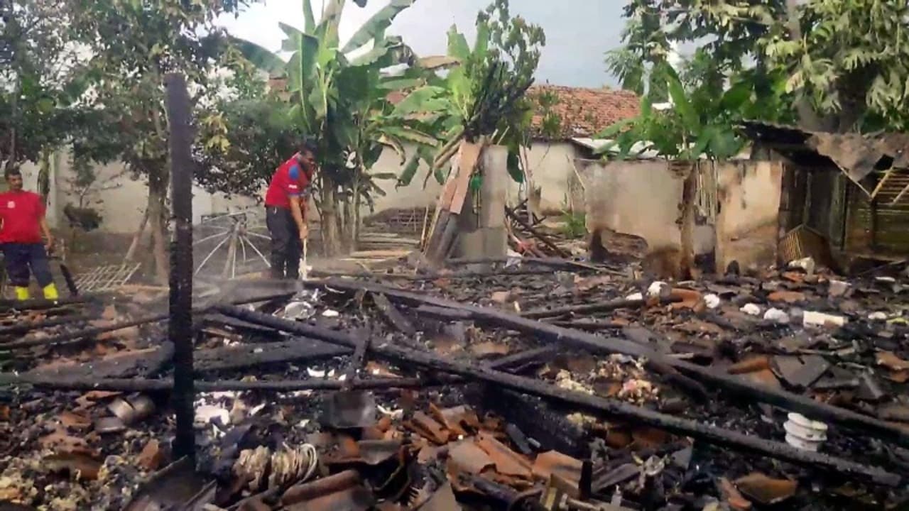 Rumah Nenek di Situbondo Terbakar, Diduga Dibakar Keluarga Sendiri