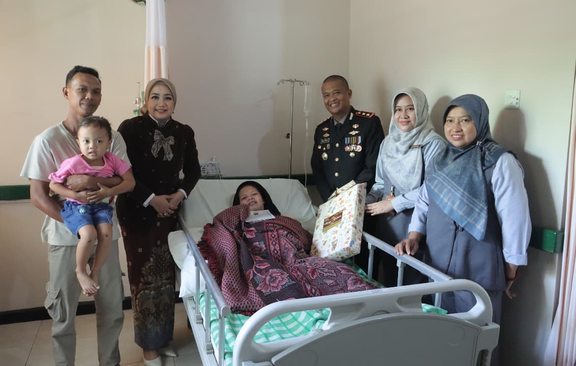 Lahir Tepat di Hari Bhayangkara ke-79, Tiga Bayi Dapat Hadiah dari Kapolres Mojokerto