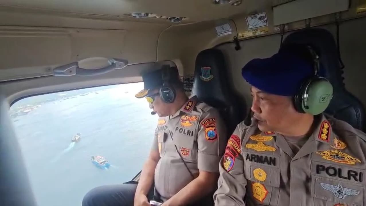 Polda Jatim Kerahkan 1 Helikopter dan 6 Kapal Cari Korban Kapal Tunu Pratama Jaya