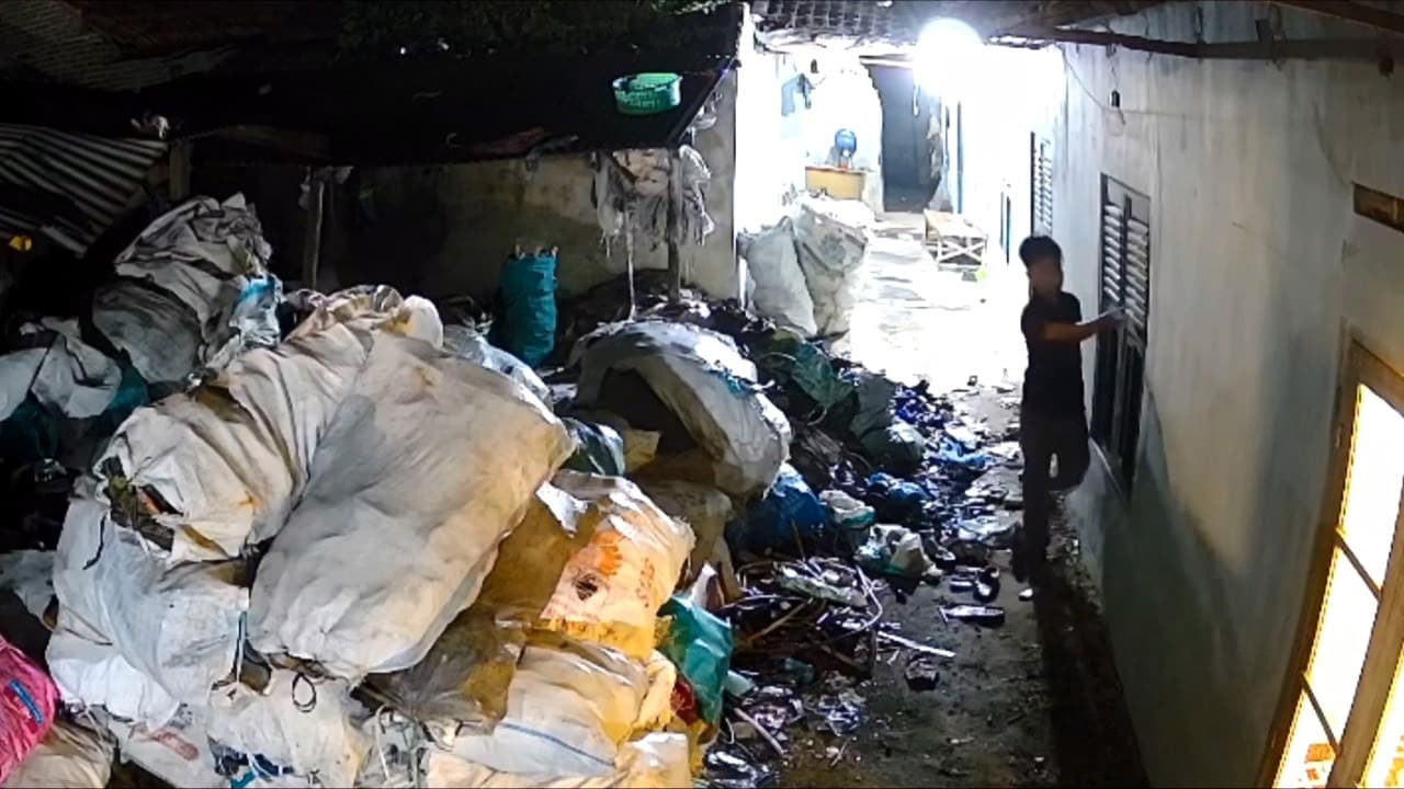 Terekam CCTV Saat Mau Mencuri di Rumah Tetangga, Pria Ini Babak Belur Diamuk Massa