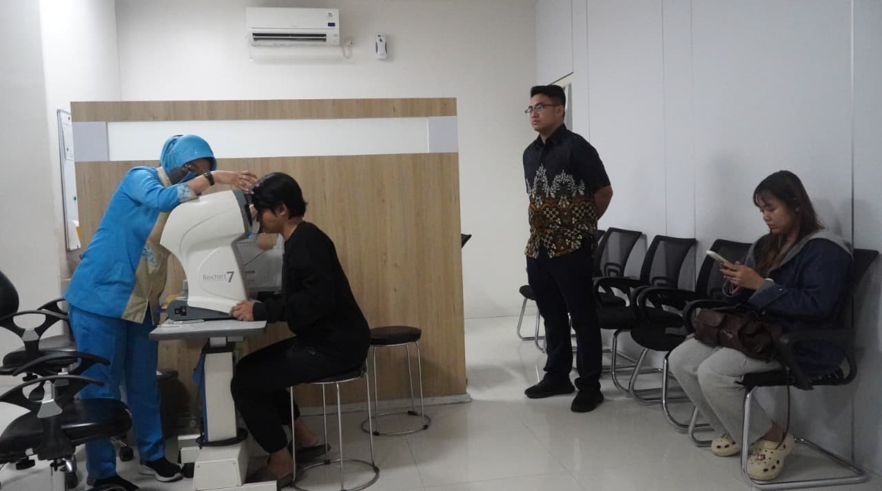Jalani Pemeriksaan di Surabaya, Dua Penumpang KA Sancaka Alami Luka di Kornea Mata