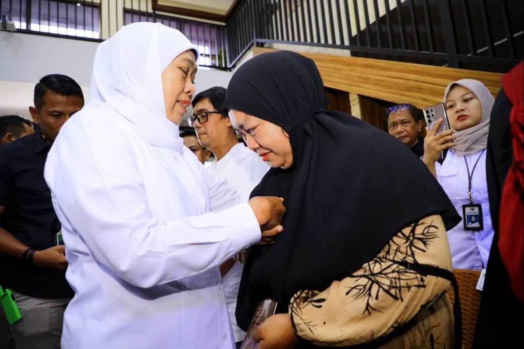 Gubernur Khofifah Beri Santunan Kepada Keluarga Korban KMP Tunu