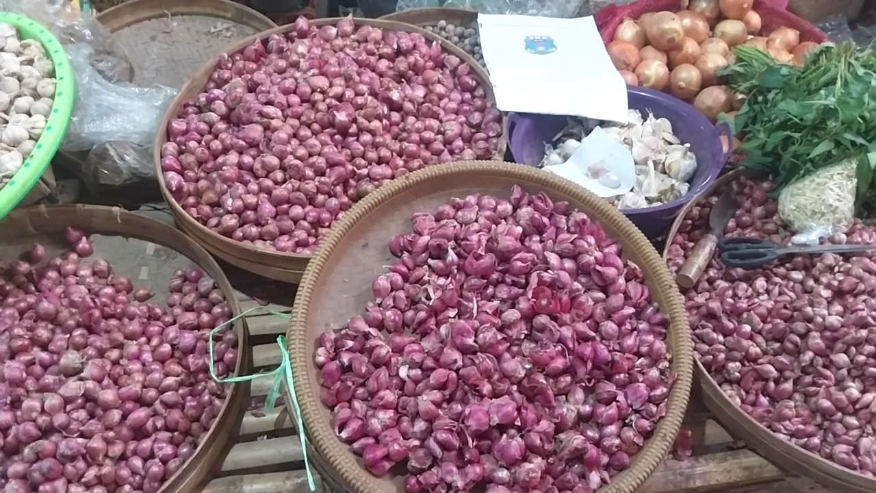 Petani Gagal Panen, Harga Bawang Merah Naik Tajam di Pasar Gorang-Gareng