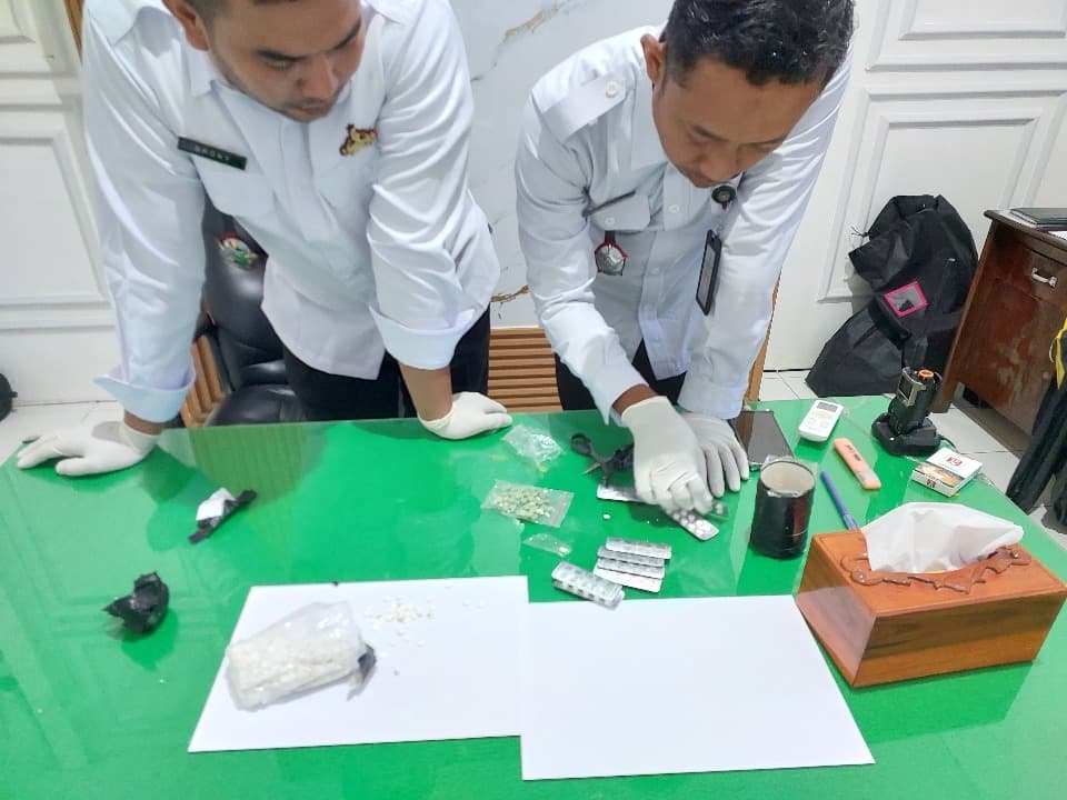 Petugas Lapas Tulungagung Gagalkan Penyelundupan Narkoba, Modus Dilempar dari Luar Tembok