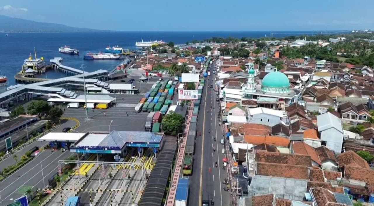 Jalur Situbondo-Banyuwangi Macet Parah, Ekor Kemacetan Sampai di Alas Baluran