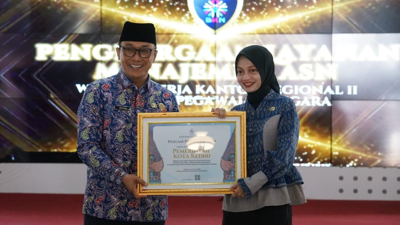 Mbak Wali Terima Tiga Penghargaan Dari BKN, Bukti Komitmen Tingkatkan Manajemen ASN dan Layanan Kepegawaian