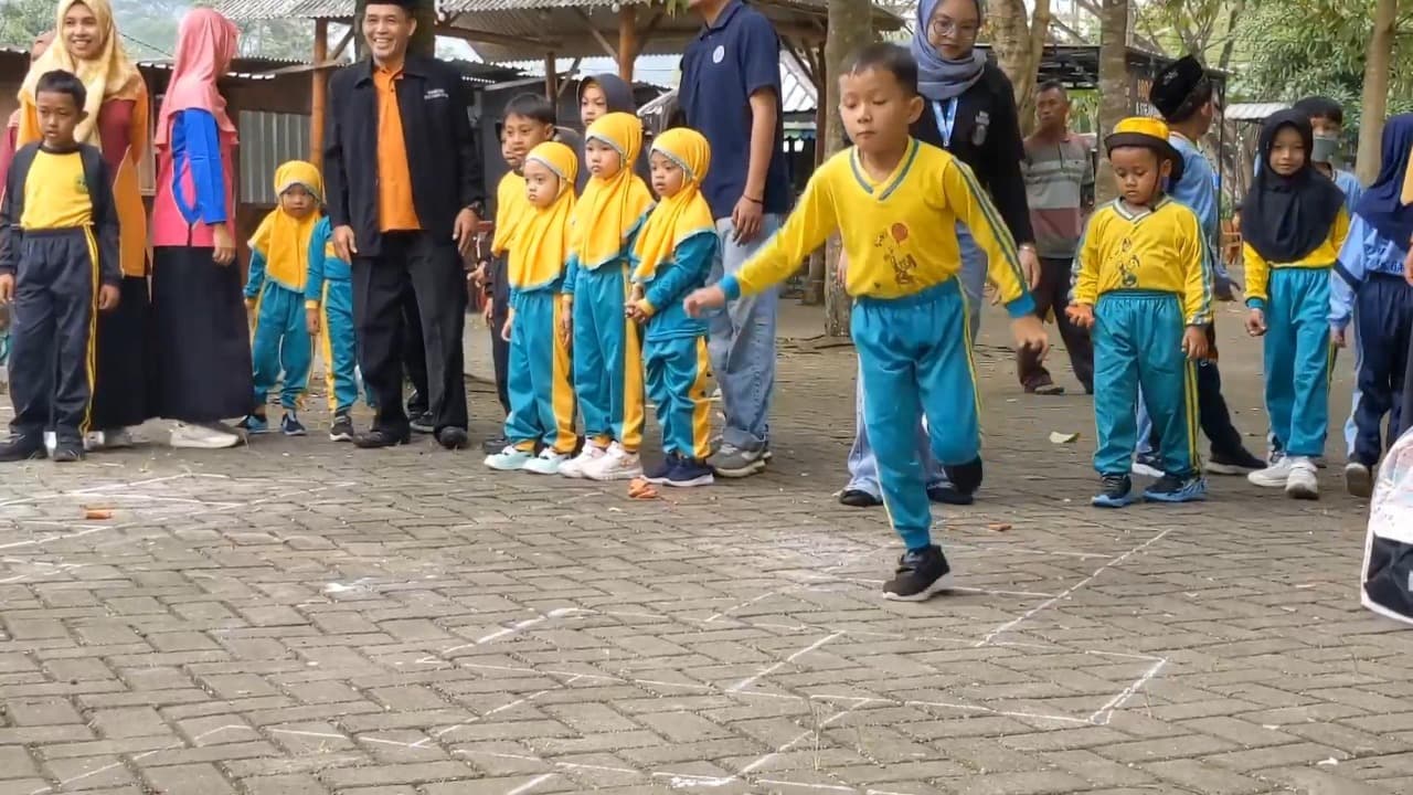 Kurangi Kecanduan Gadget, Mahasiswa di Trenggalek Gelar Lomba Permainan Tradisional untuk Anak