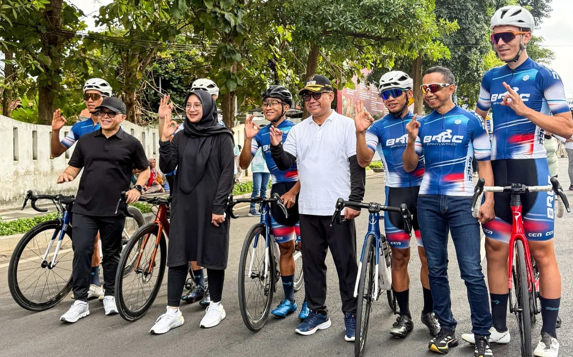 Jelang TdBI Bupati Ipuk Semangati Para Pembalap BRCC