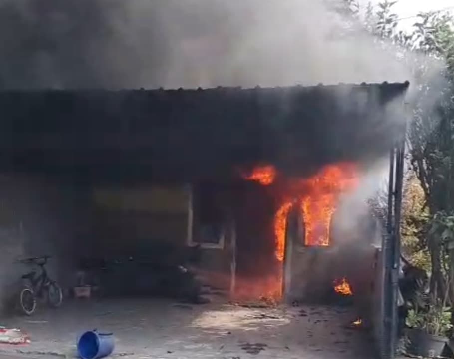 Rumah di Wonosari Besar Surabaya Terbakar, Seorang Anak Terluka