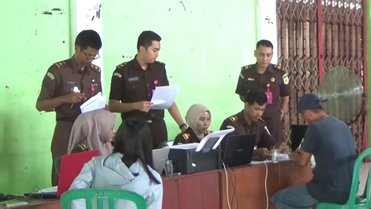 Kejari Ngawi Kembali Periksa Belasan Mantan Pemilik Lahan Terkait Kasus Gratifikasi Pajak Daerah