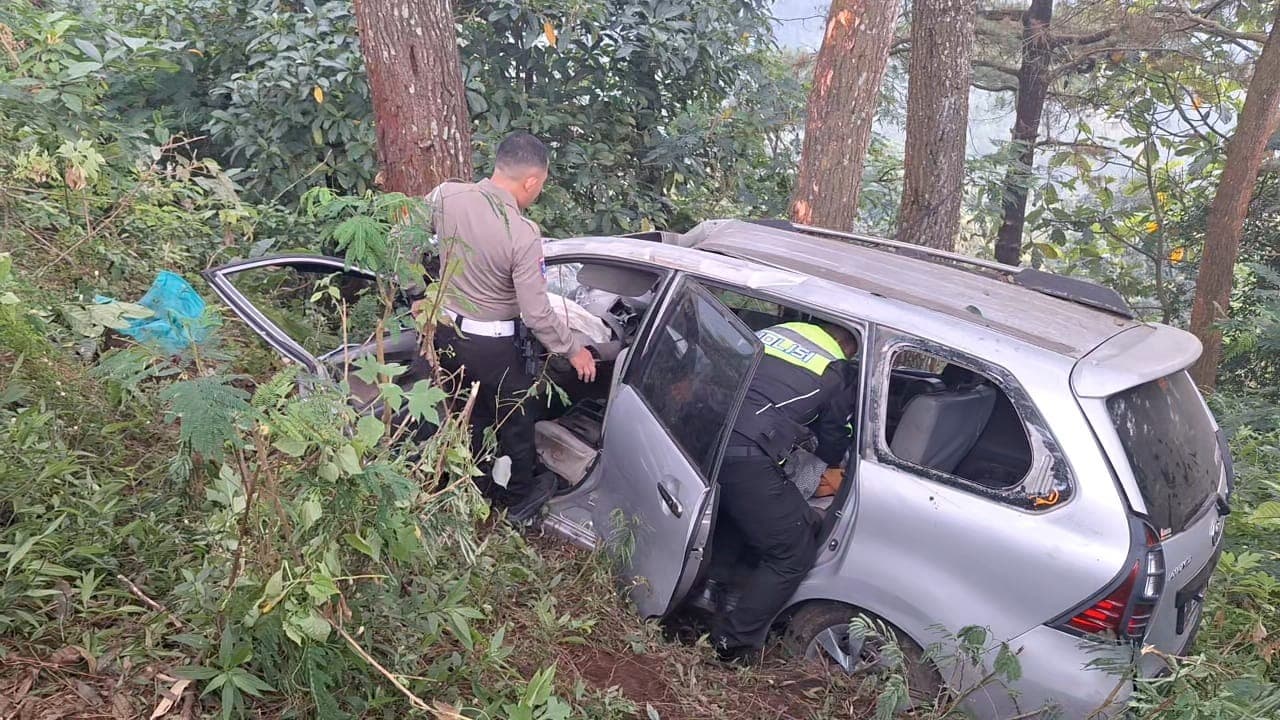 Satu Korban Kecelakaan Avanza Terjun ke Jurang di Pacet Meninggal Dunia
