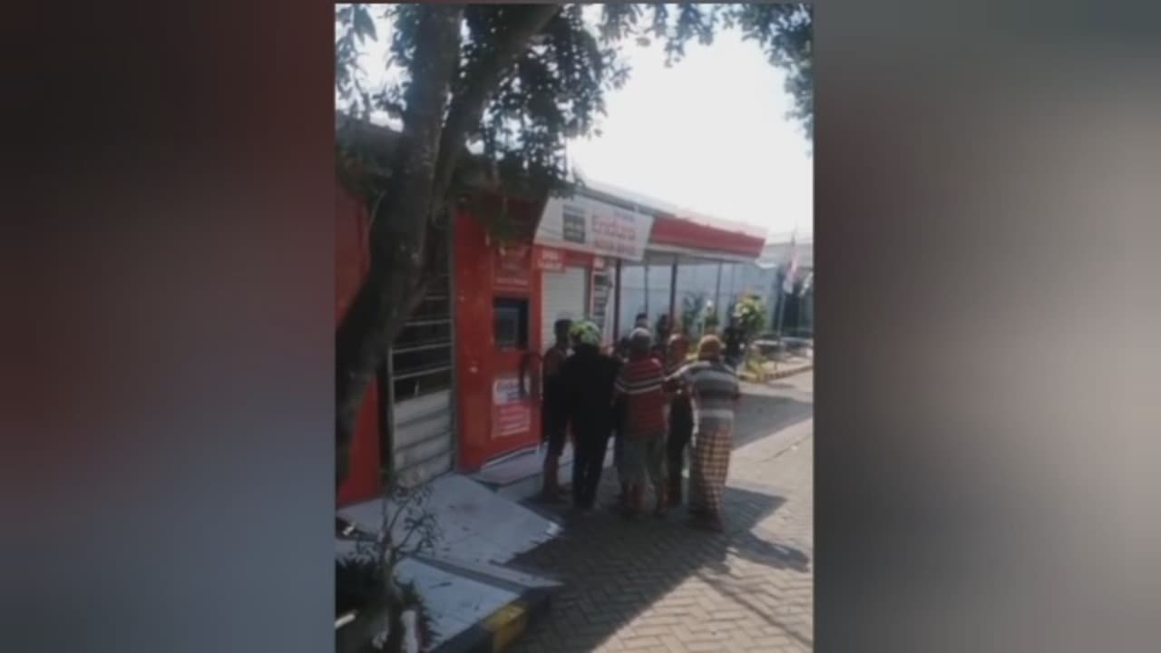 Antrian BBM di Jember Memanas: Pengendara Pingsan hingga Adu Besi di SPBU