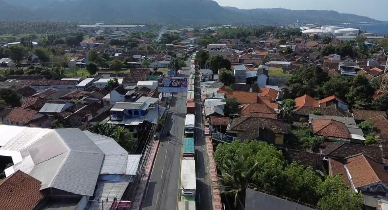 Kemacetan di Jalur Menuju Pelabuhan Ketapang Akibat Faktor Cuaca