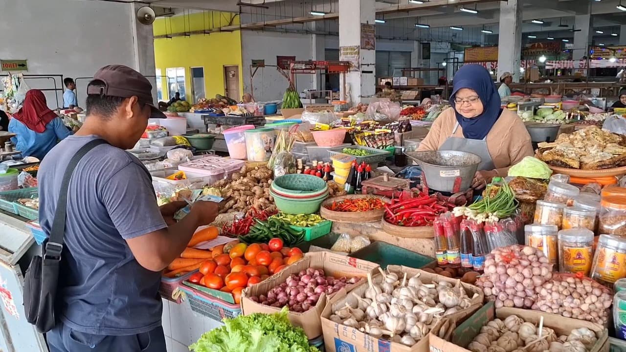 Harga Cabai, Tomat, dan Bawang Putih Turun Akibat Panen Melimpah, Bawang Merah Justru Naik