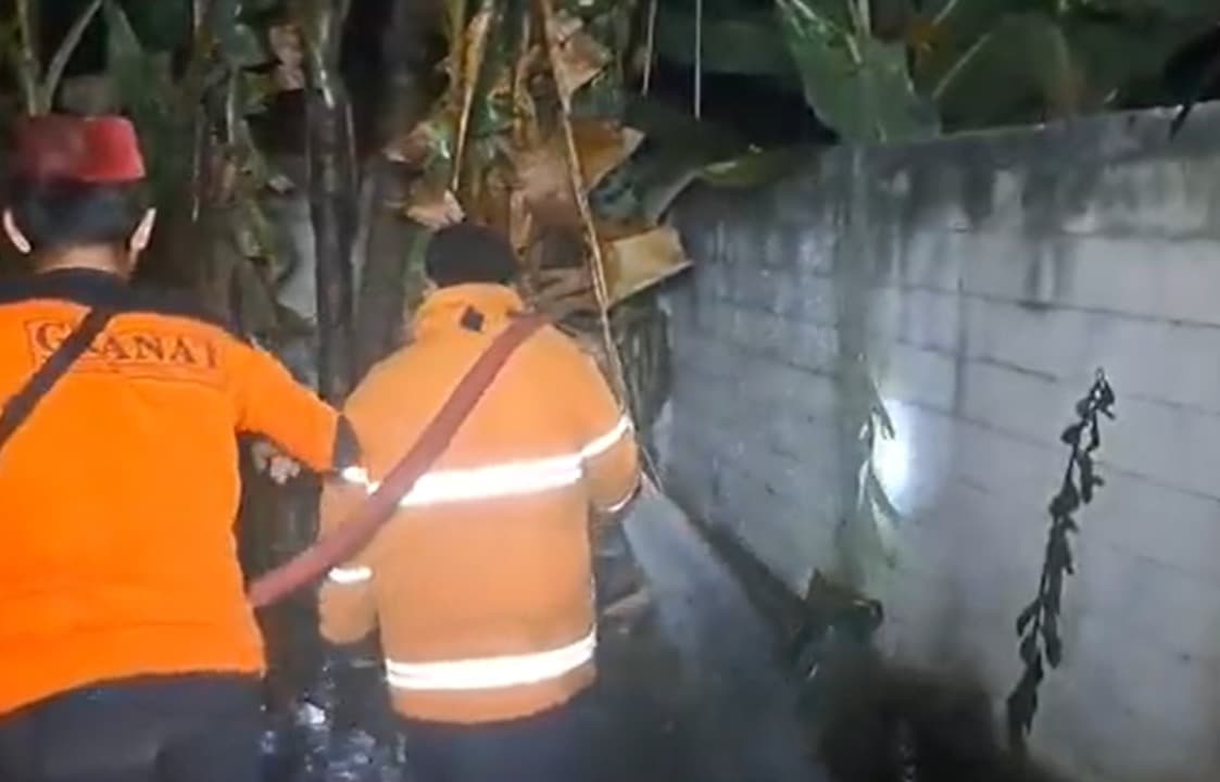 Gegara Tumpukan Sampah, Ruang Kelas SMPN 1 Karangjati Nyaris Terbakar