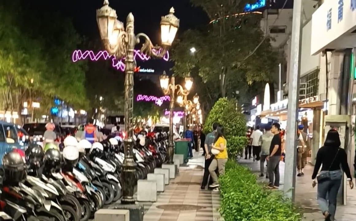 Pemkot Surabaya Resmi Larang Parkir di Tepi Jalan Tunjungan Mulai 1 Agustus 2025