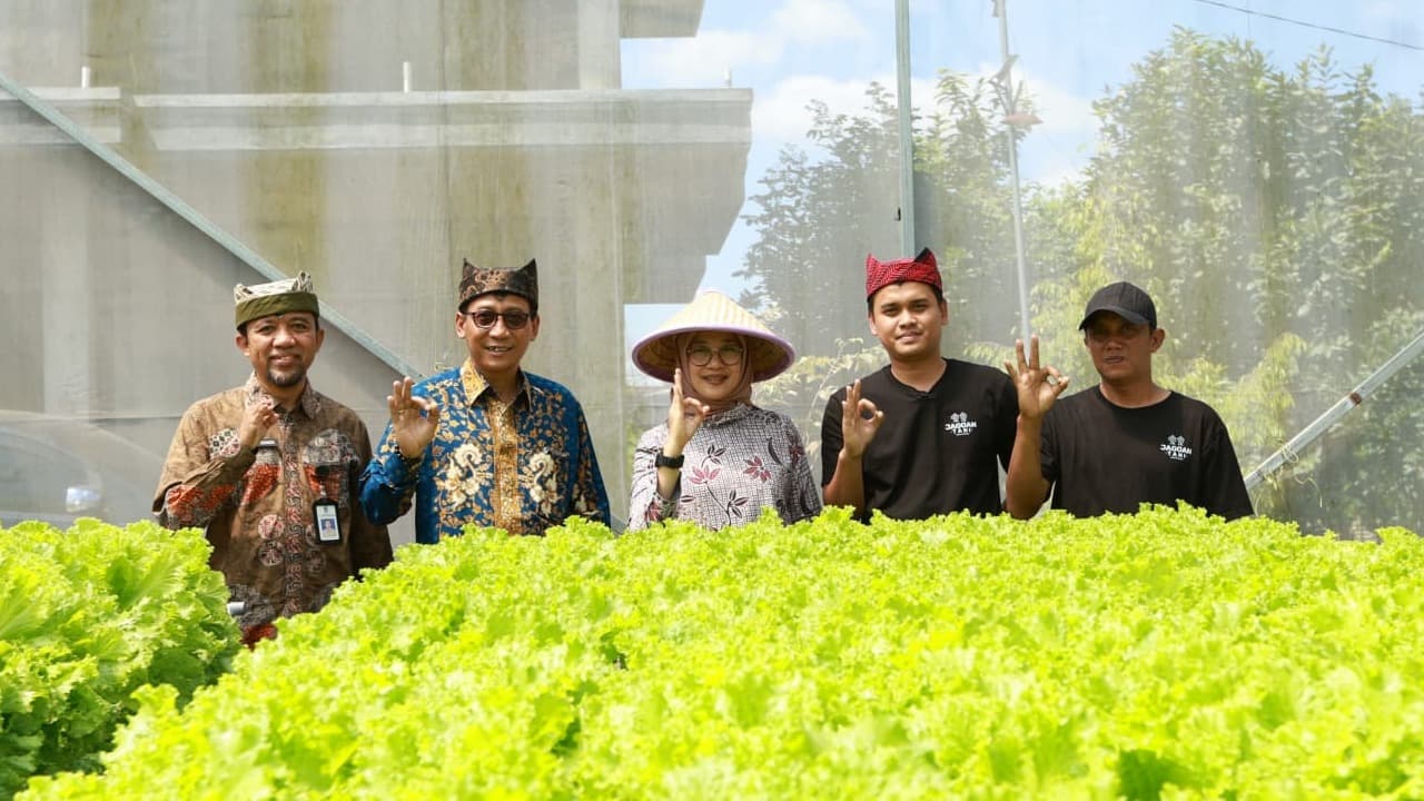 Ngantor di Tiga Desa Kecamatan Glenmore, Bupati Ipuk Cek Infrastruktur hingga Maksimalkan Potensi Pertanian