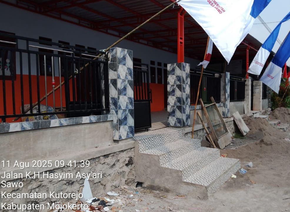 Warga Desa Sawo Mojokerto Protes, Pembangunan Tangga TK "Makan" Badan Jalan dan Tak Berijin