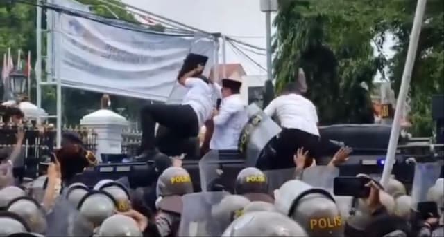 Gaya Komunikasi Memantik Api Bupati Pati