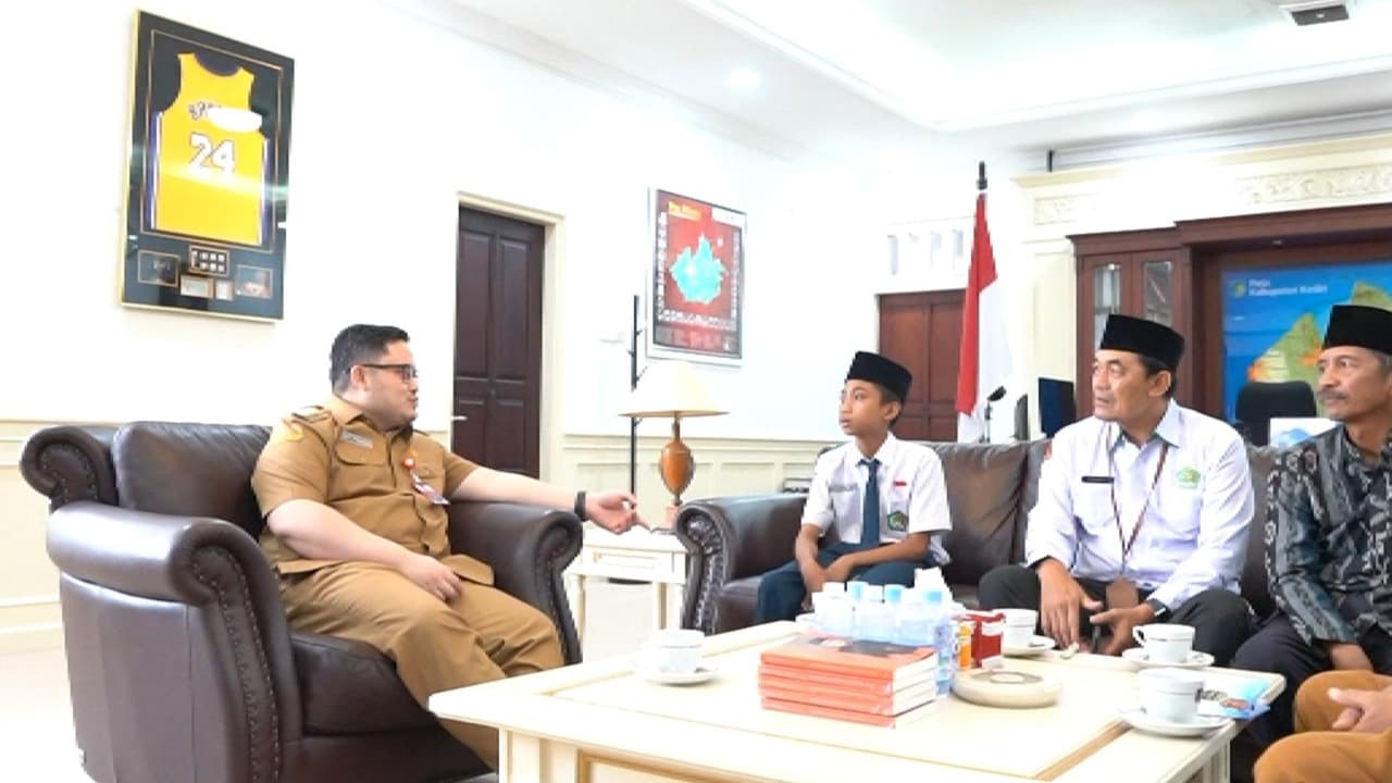 Ternyata, Bupati Kediri Punya Teman Dekat dari Kalangan Pelajar MTs