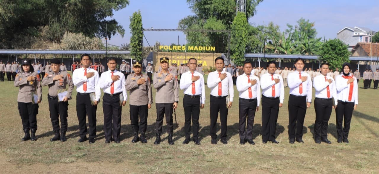 Dedikasi dan Prestasi, Sejumlah Personel Polres Madiun Terima Penghargaan