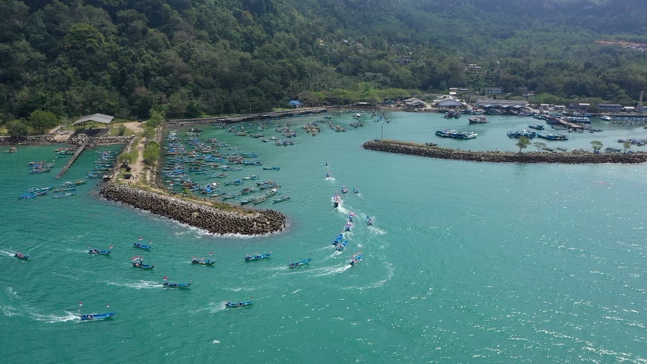 Parade Perahu Hiasi Laut Pacitan dalam Ekspedisi Merah Putih Jalur Laut