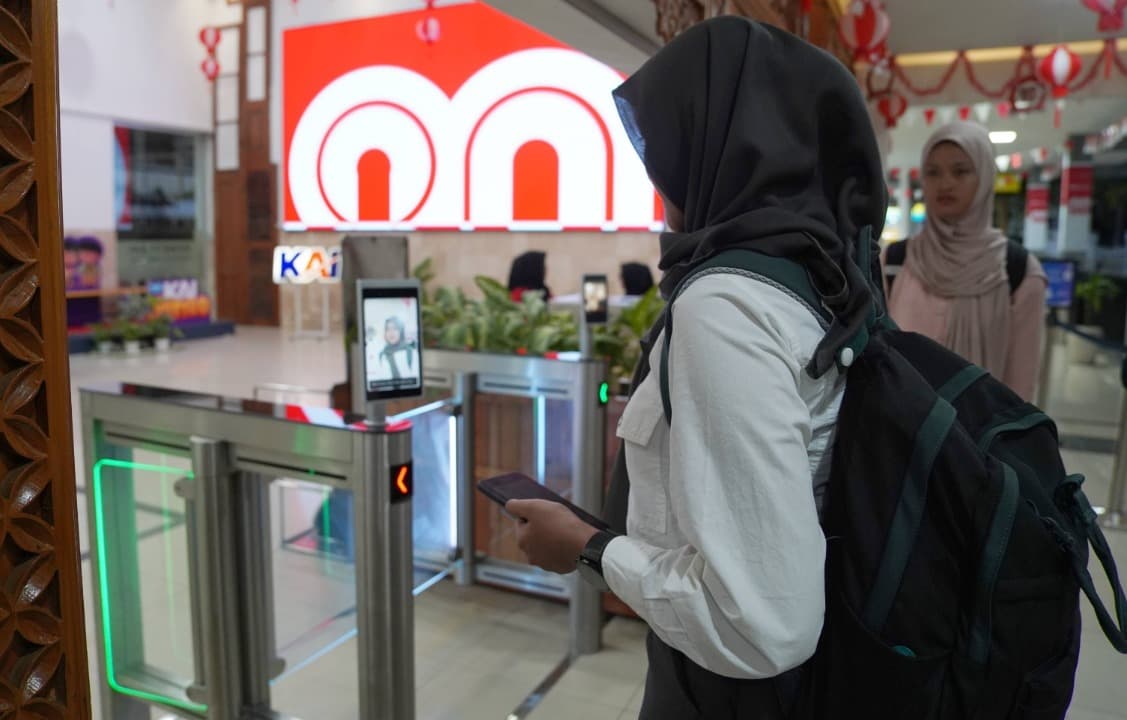 Lebih Praktis, Penumpang KA di Madiun Bisa Boarding Hanya dengan Scan Wajah