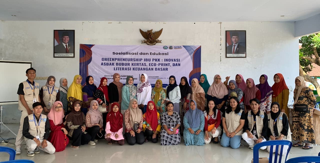 Latih Ibu-Ibu PKK Sumberejo Jadi 'Greenpreneur', Mahasiswa KKN ITB Widyagama Sulap Kertas Bekas Jadi Cuan