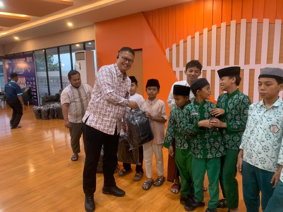 BRI Cabang Mojokerto Salurkan 30 Paket Bantuan Pendidikan untuk Siswa SD dan SMP