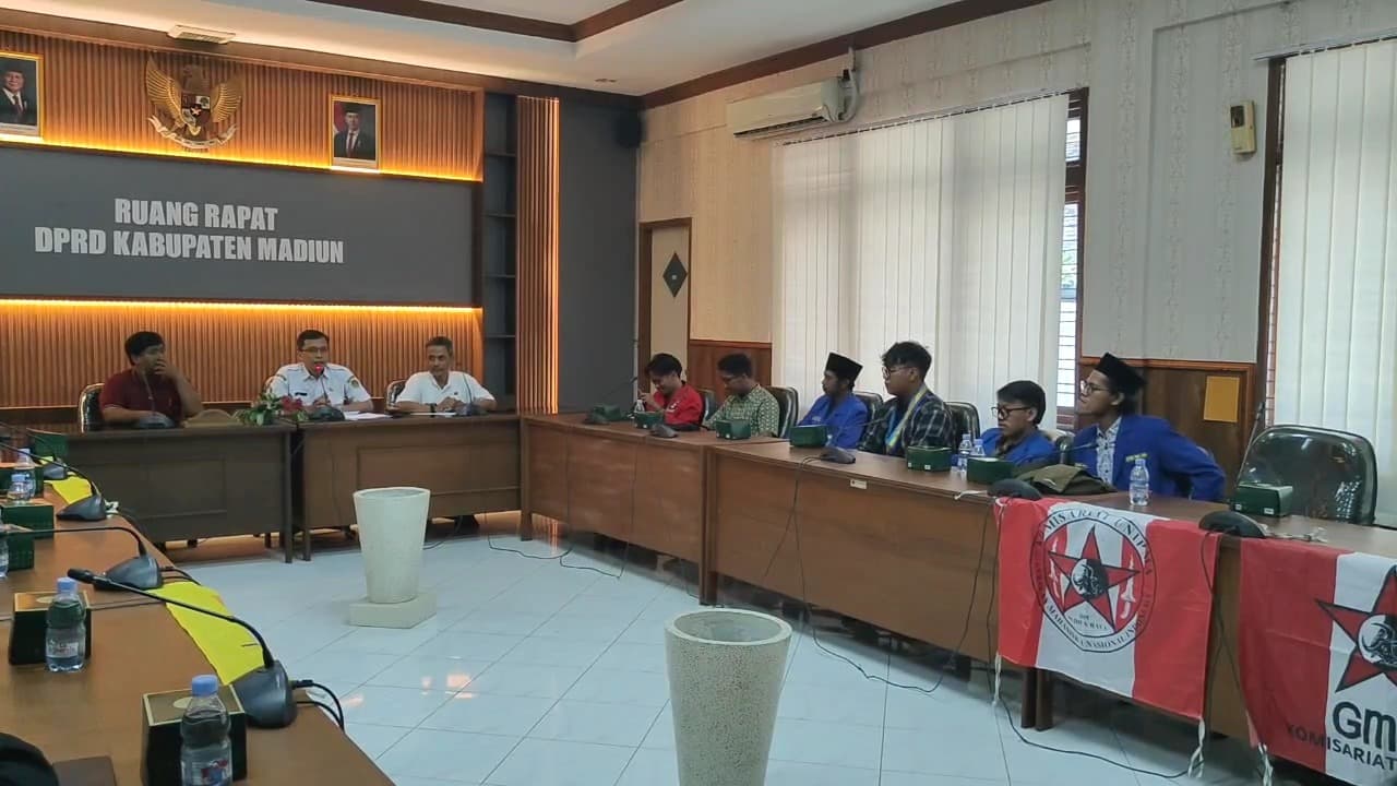 Datangi DPRD, Puluhan Mahasiswa Tuntut Transparansi Anggaran Beasiswa