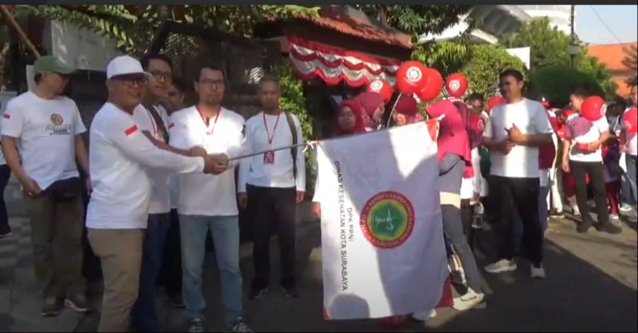 Peringati HUT ke-80 RI, PPNI Surabaya Gelar Jalan Sehat dan Baksos Kesehatan