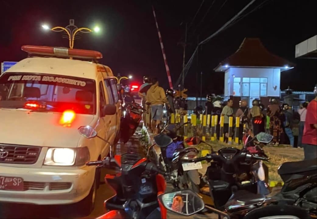 Lansia Tertemper KA Jenggala di Mojokerto, Kaki Remuk