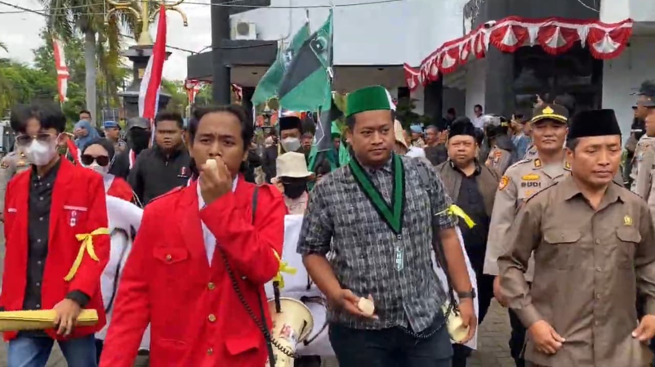 Mahasiswa Soroti Gaji Anggota DPRD Tuban hingga Mobil Dinas Rp2 Miliar