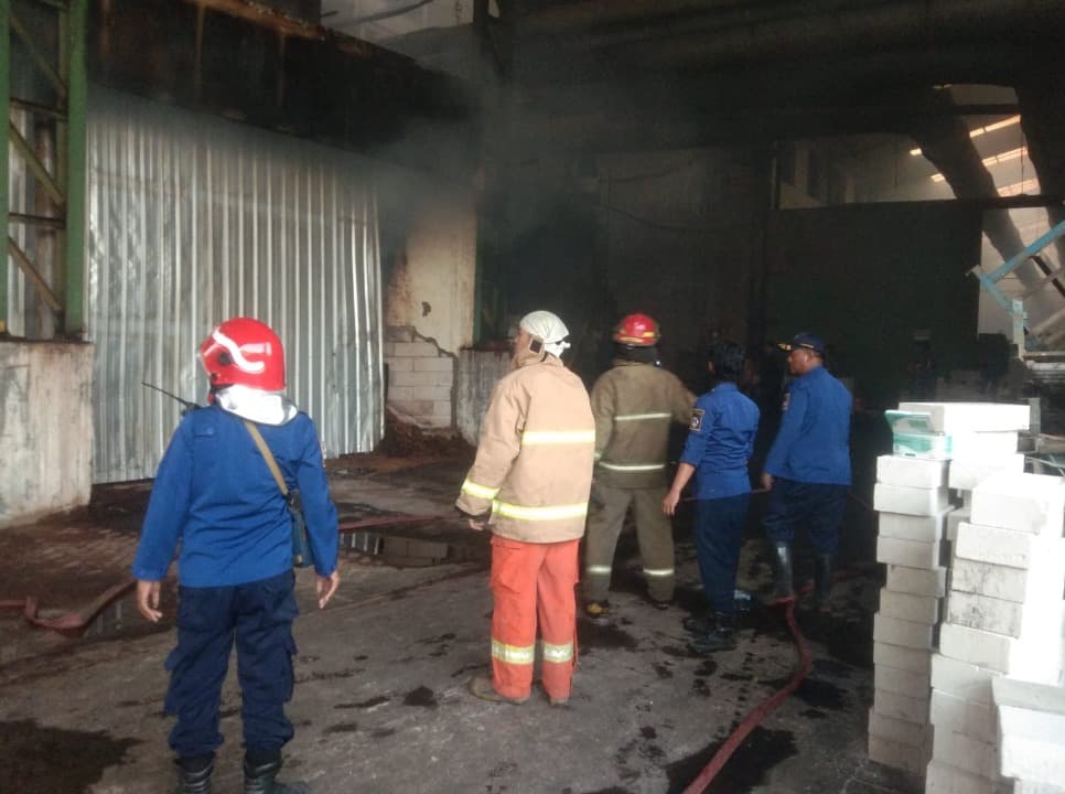 Pabrik Pipa PVC Tjakrindo Mas Gresik Terbakar
