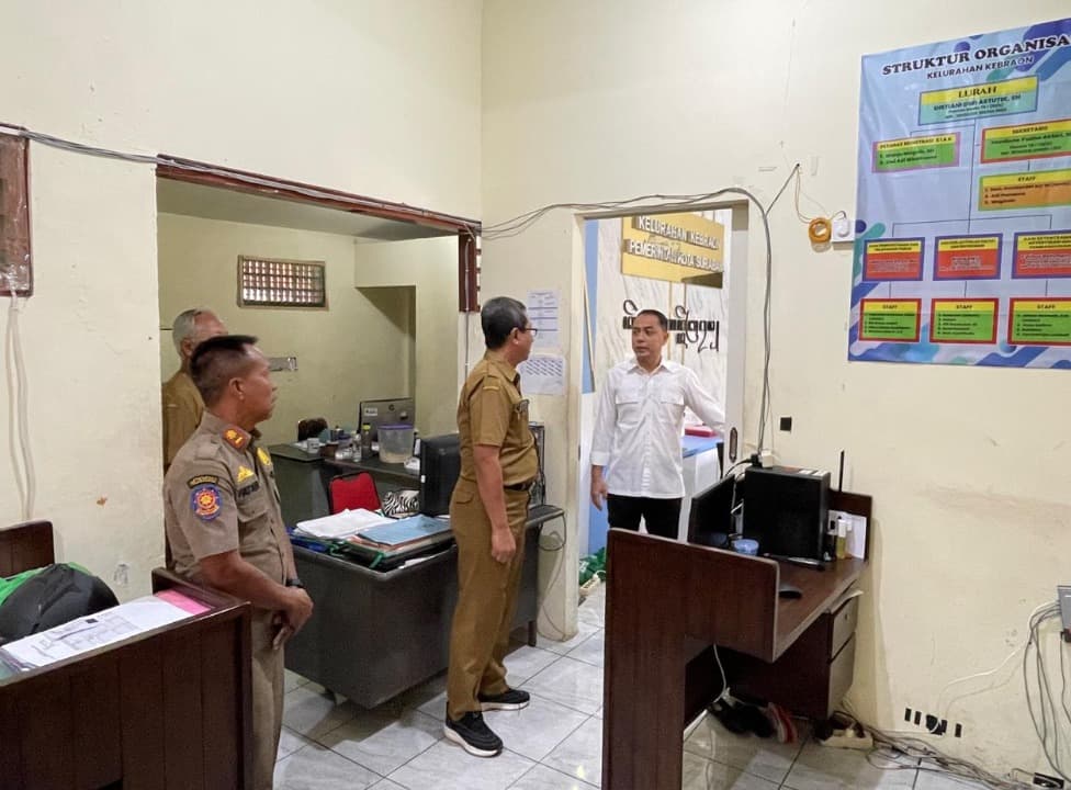 Oknum Pegawai Kelurahan Kebraon Pungli, Wali Kota Eri Beri Peringatan Keras