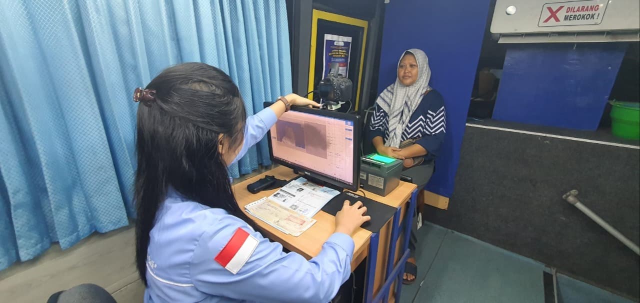 Hore! Pelayanan Perpanjangan SIM "Simanis" Kembali Dibuka di Taman Bungkul