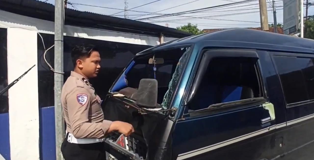 Tabrakan Aerox dan L 300 di Klampis Bangkalan, Tiga Korban Luka Ringan