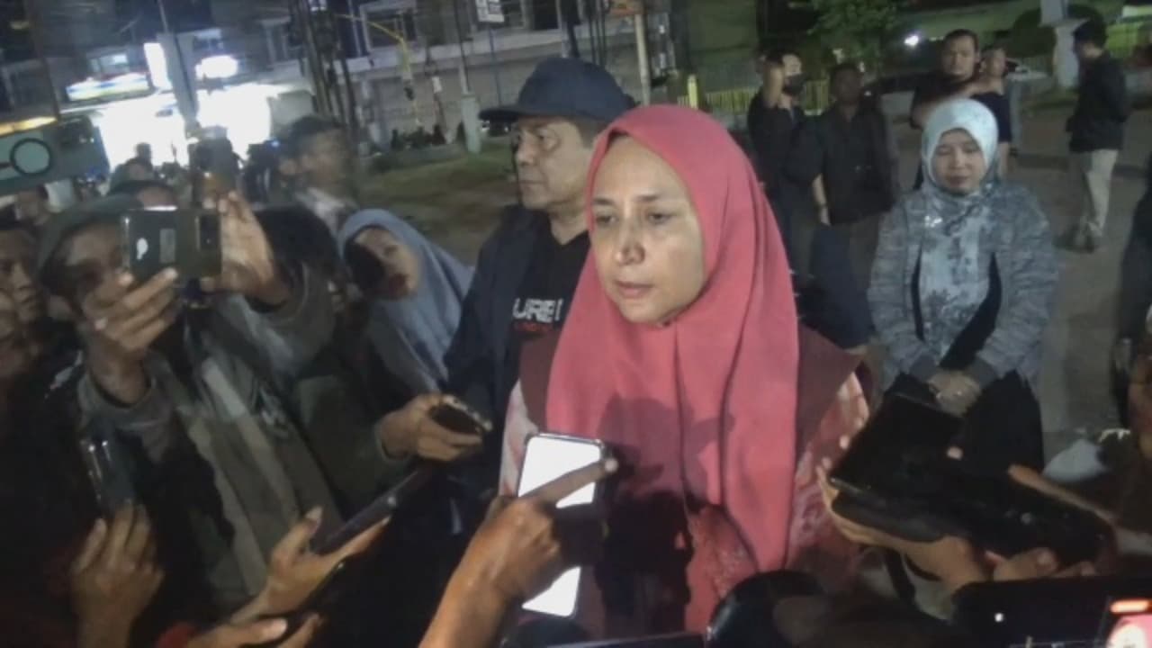 Korban Laka Bus Rombongan Nakes Tiba di RS Bina Sehat
