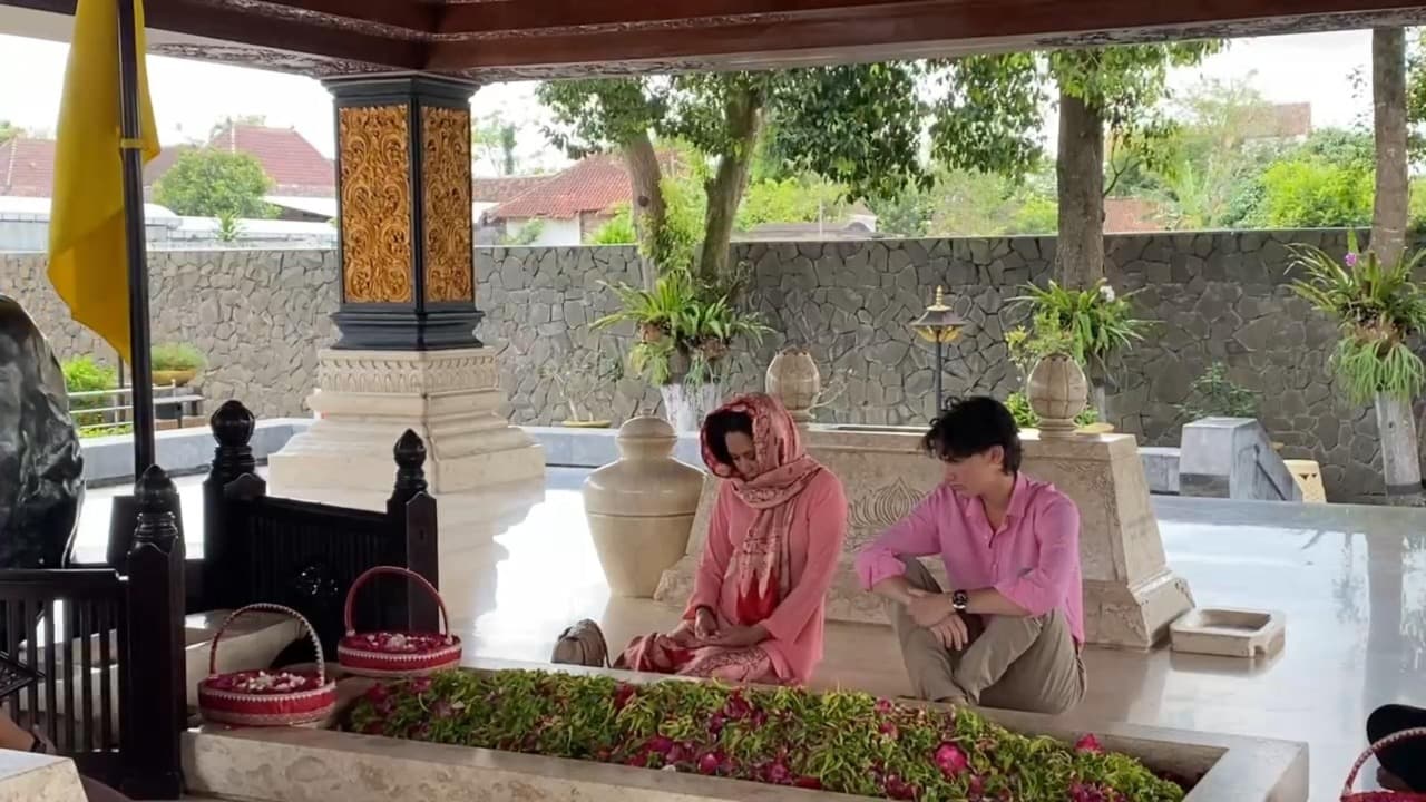 Putri Soekarno dari Belanda Ziarah ke Makam Sang Proklamator di Blitar