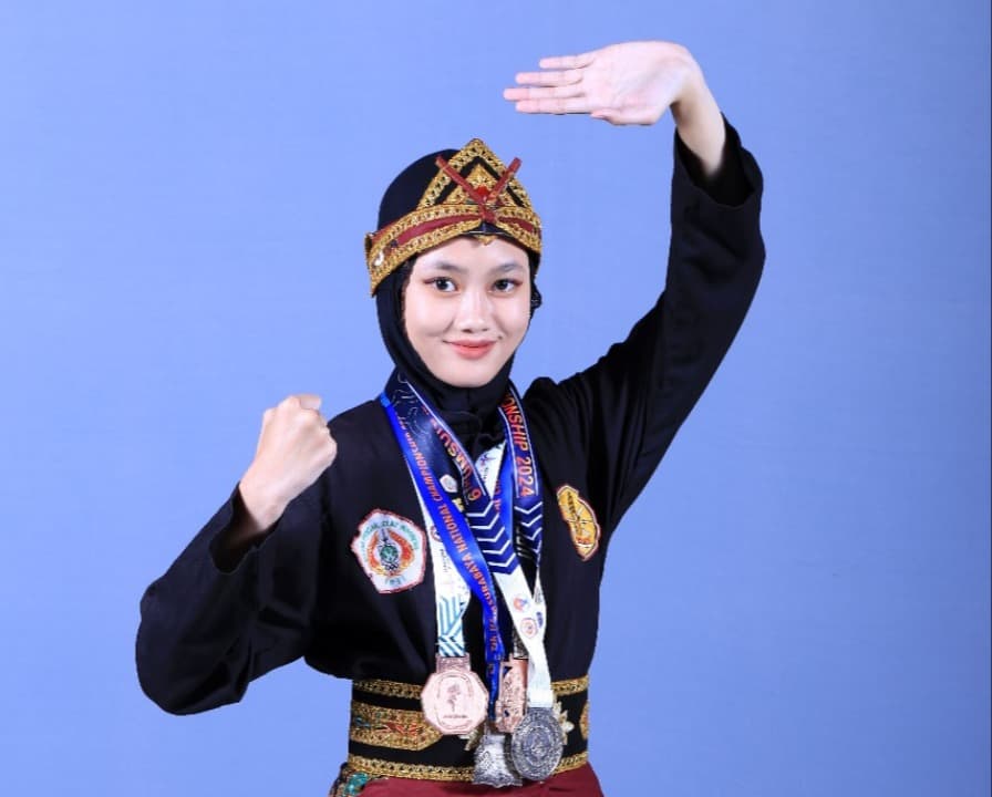 Azizah Maheswari, Siswi Smatag Surabaya Raih Perak di Kejurnas Silat Championship 2025