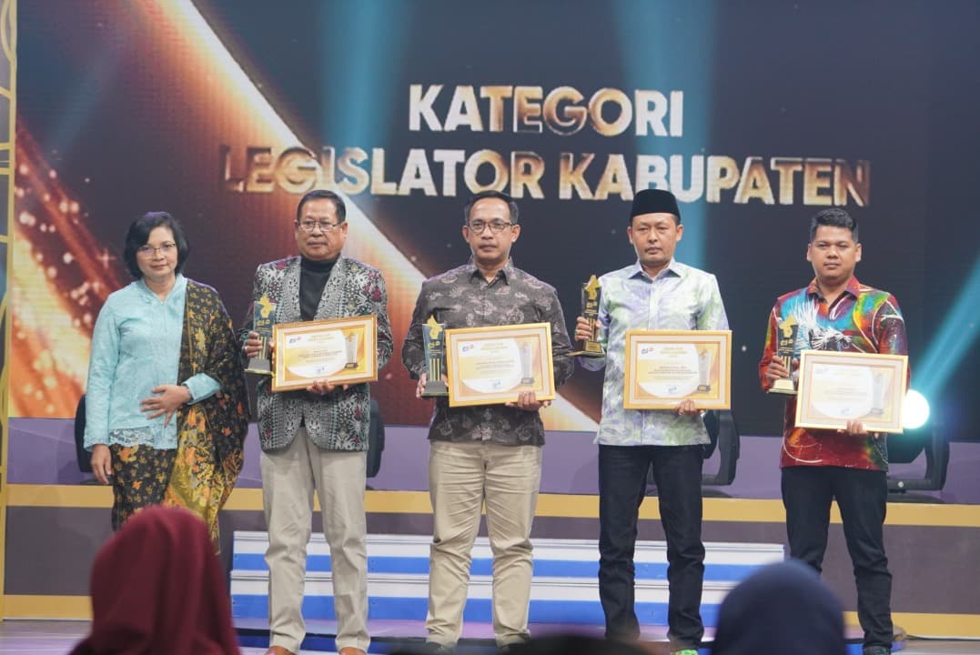 Ketua DPRD Pacitan Arif Setia Budi Raih Legislatif Jatim Award 2025