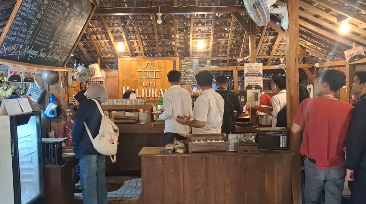 Warung Kaliurang Blitar Tawarkan Kuliner Pedesaan dengan Harga Terjangkau