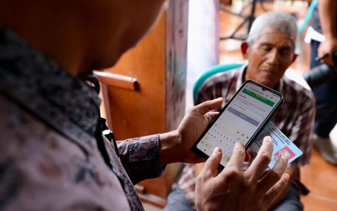 Uji Coba Digitalisasi Bansos   di Banyuwangi, Resmi Dimulai, Bupati Ipuk: Pendaftaran Cepat dan Sederhana