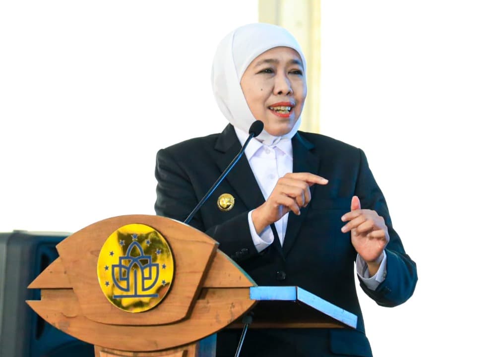 Gubernur Khofifah Ajak Wisudawan Universitas KH Abdul Chalim Jadi Generasi Inovatif dan Kreatif