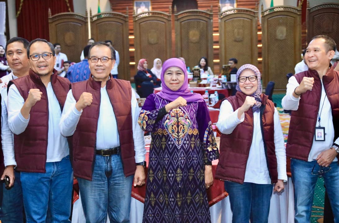 Gubernur Khofifah Ajak OJK Cegah Pinjol Ilegal di Pedesaan