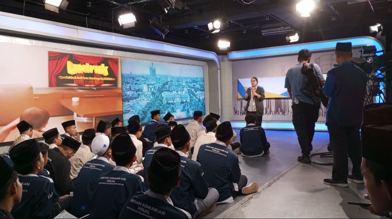Kunjungan Edukatif Siswa DKV SMK NU 2 Tulungagung ke JTV Surabaya: Belajar Langsung Dunia Televisi