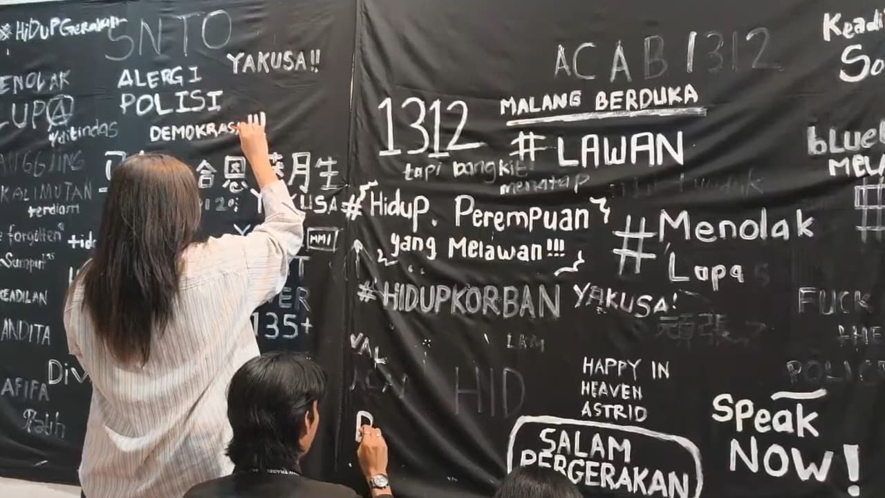 Tiga Tahun Tragedi Kanjuruhan: Pameran Seni Mahasiswa UB Gugat Impunitas dan Bangkitkan Solidaritas