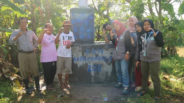 Atasi Polusi Asap, Mahasiswa KKN UIN Jakarta Hadirkan Inovasi Rocket Stove Pembakar Sampah di Desa Cakop