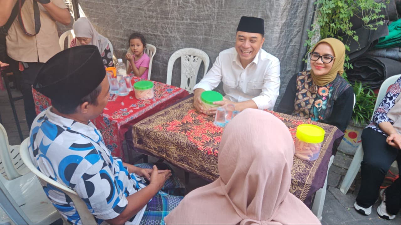 Wali Kota Eri Takziah ke Rumah Empat Korban Ponpes Al Khoziny Asal Surabaya