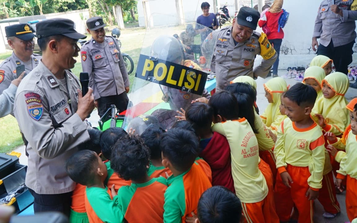 Polsek Geger Kenalkan Tugas Polisi Lewat Program Sahabat Anak di TK/RA Bintang Sembilan